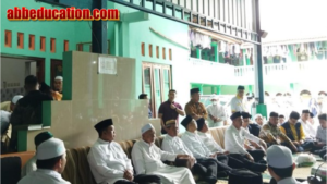 Safari Ramadan ke Kiai Thoifur, Bahlil Minta Doakan Pemerintah dan Golkar